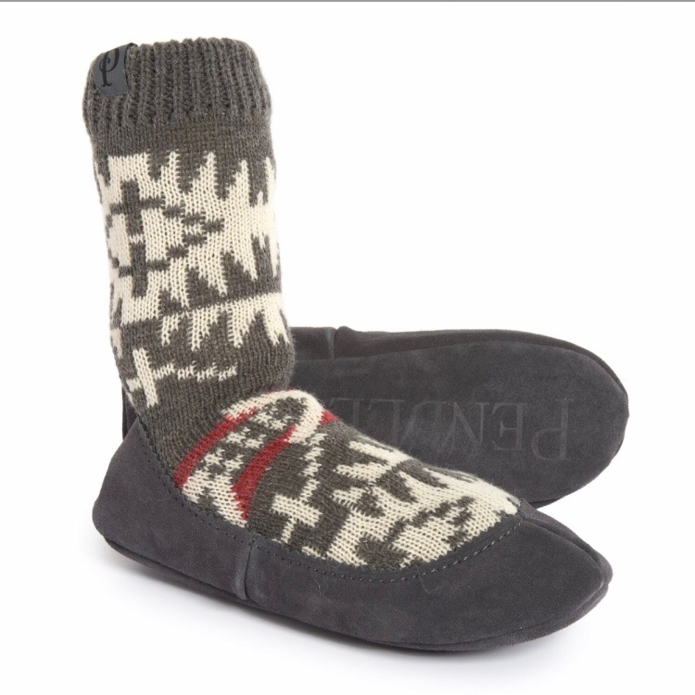Pendleton size Small, NWT slippers